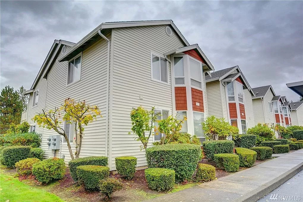 800 96th Ave NE Unit E201